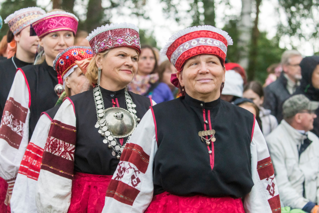 Seto Women wearing traditional dress