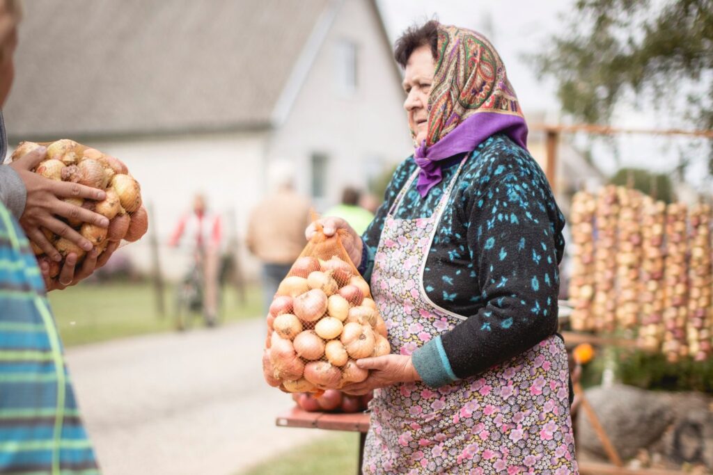 Onion seller © Sibulatee NGO | Ahto Sooaru