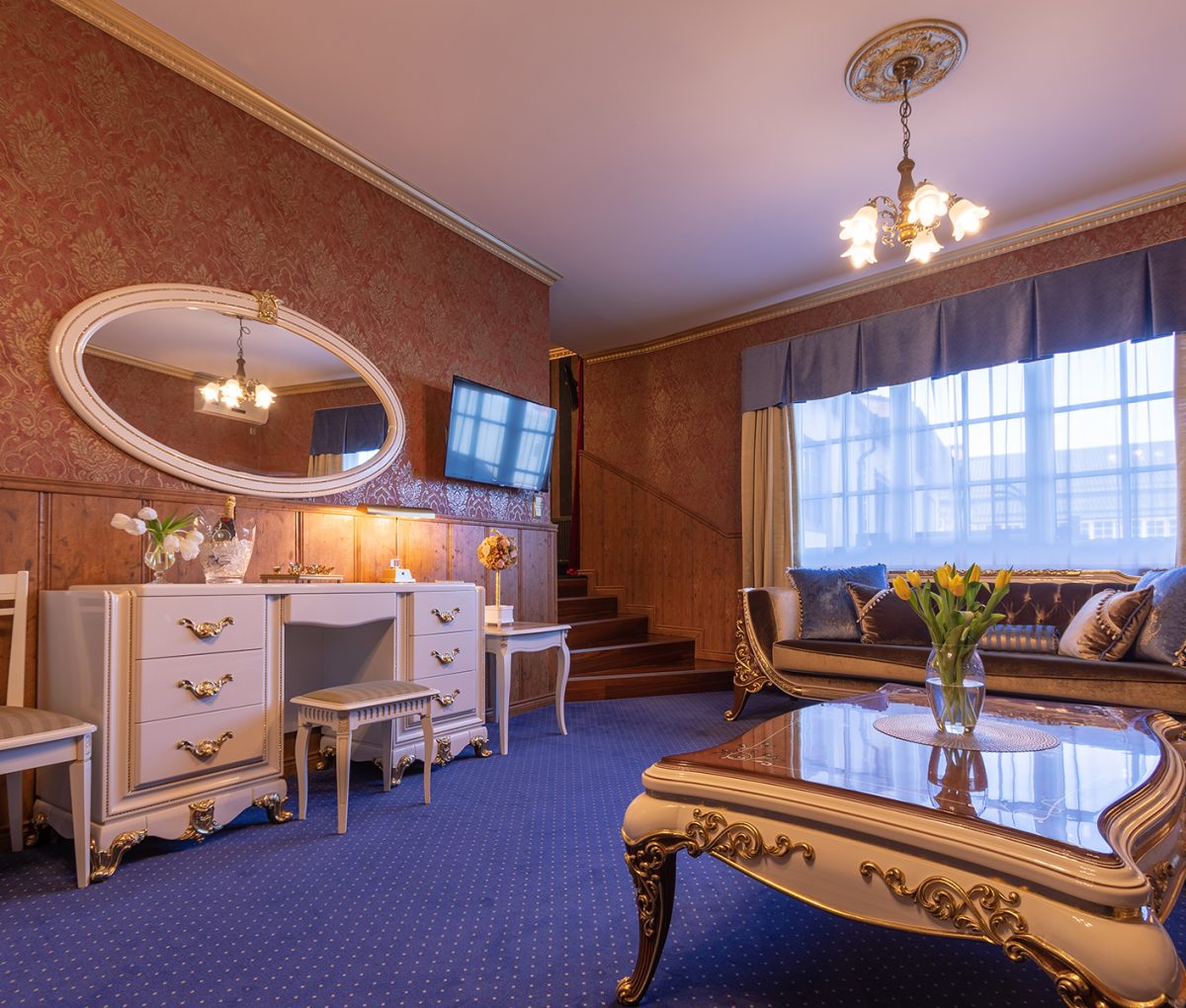 Estonia - Hansa Hotel suite 'king' living area