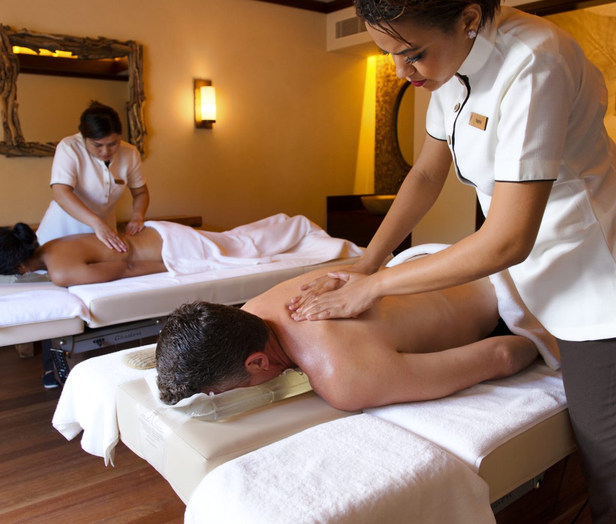 Sesel Spa_Couples Massage in session